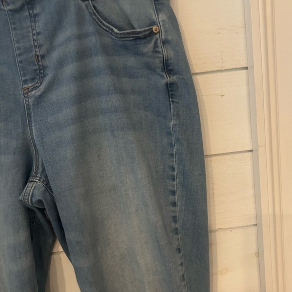 J JILL High Rise Straight Leg Pull On Crop Jeans Light Wash
Stretch Size 14 - Picture 5 of 9